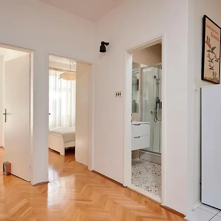 Tin Lägenhet Trogir