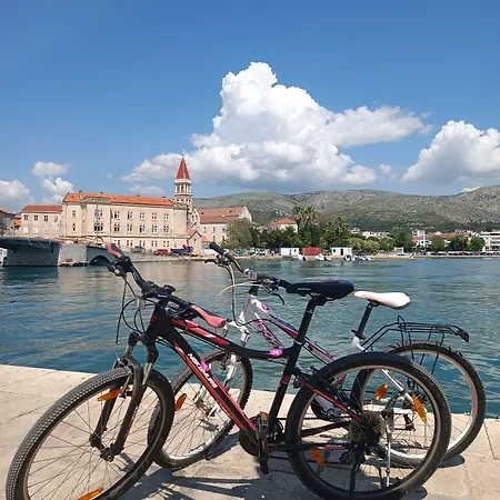 Tin Τρογκίρ
