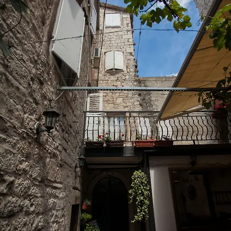 Tin Lägenhet Trogir
