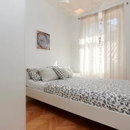 Tin Apartament *
