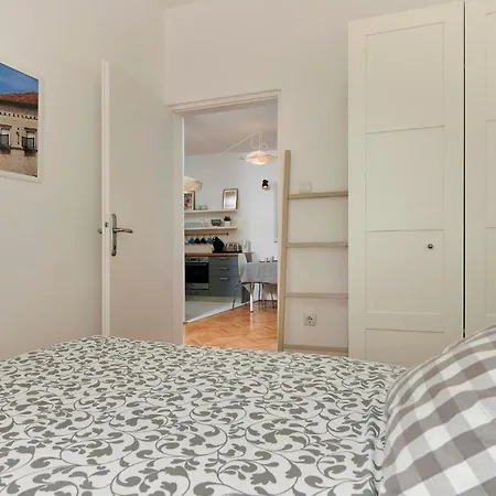 Tin Apartament *