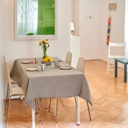 Tin Apartament *