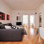 Apartament Tin *