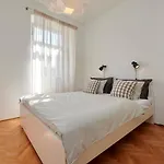 Tin Apartament *